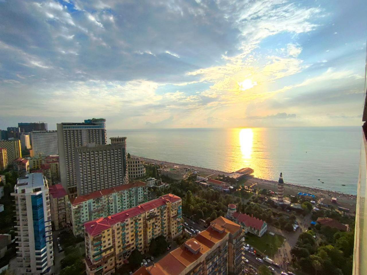 Orbi-City Batumi Apartments Sea View Экстерьер фото